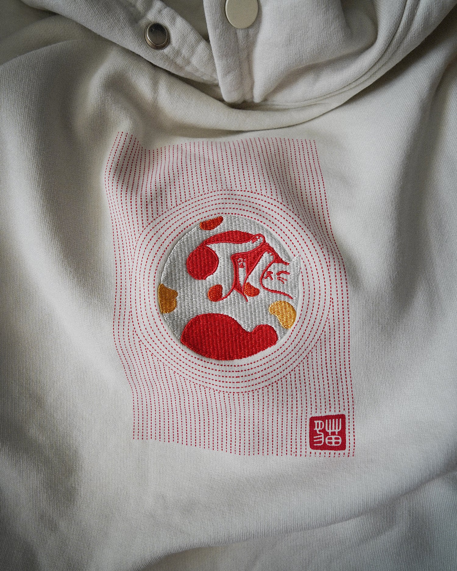 Embroidered climbing cat